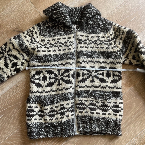 Cowichan Sweater - Picture 1 of 7